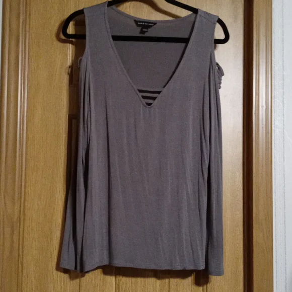 "Rock & Republic" brand. Long sleeve cut out top. Size L. - Picture 4 of 5